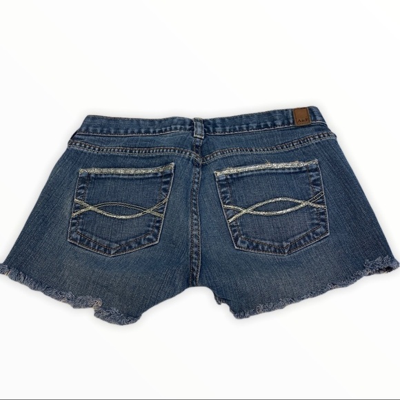 Abercrombie and Fitch denim Frayed Jean shorts - Picture 2 of 6